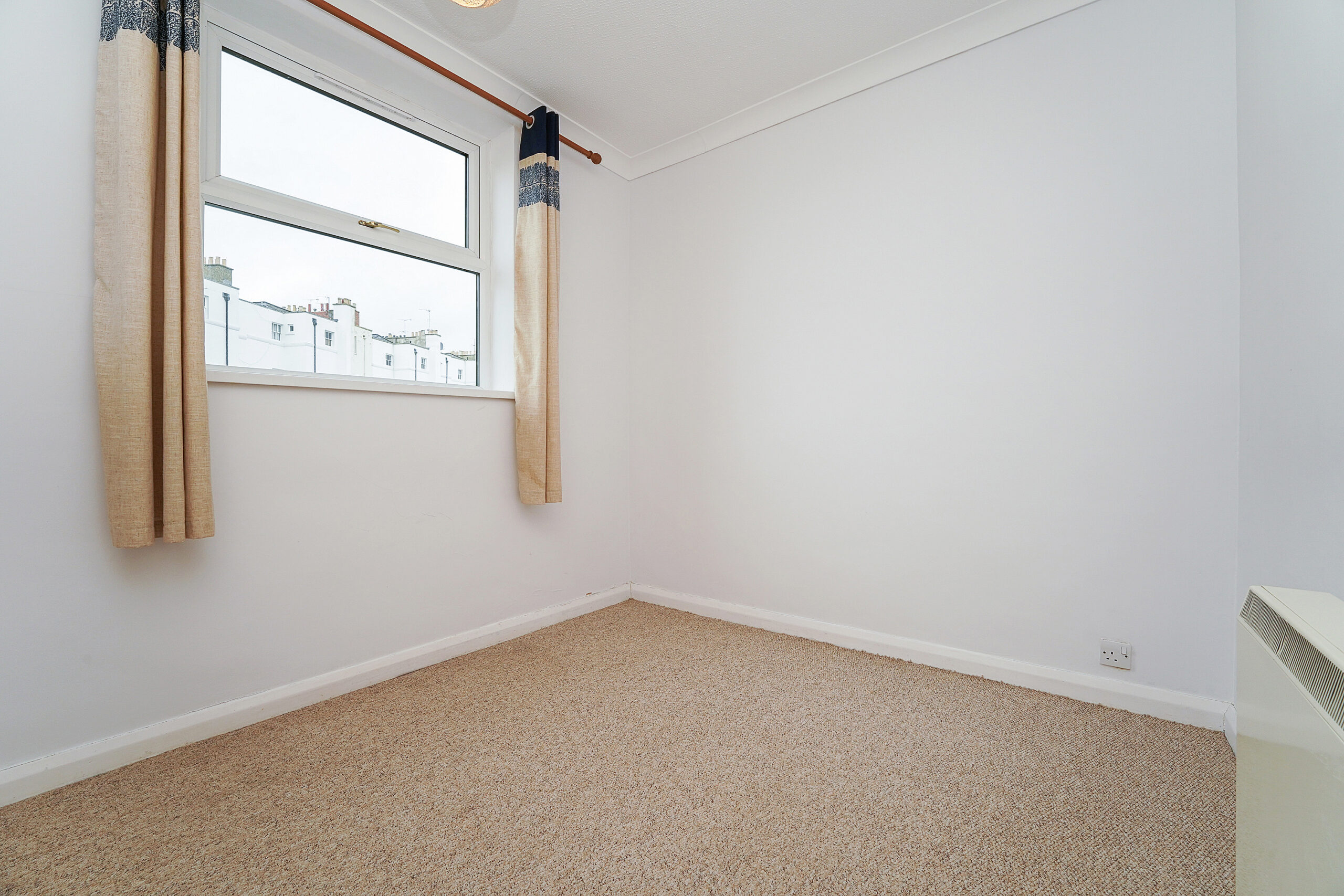L822693-CHELTENHAM-9